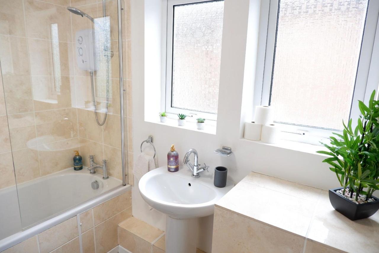 Comfortable And Cozy 4-Bedroom House Near The Hospital CBG Εξωτερικό φωτογραφία