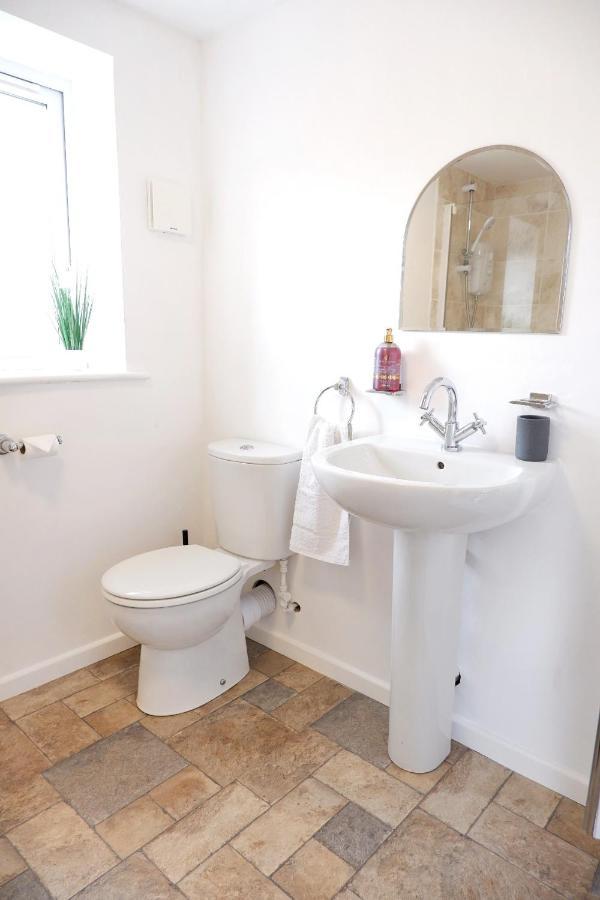 Comfortable And Cozy 4-Bedroom House Near The Hospital CBG Εξωτερικό φωτογραφία